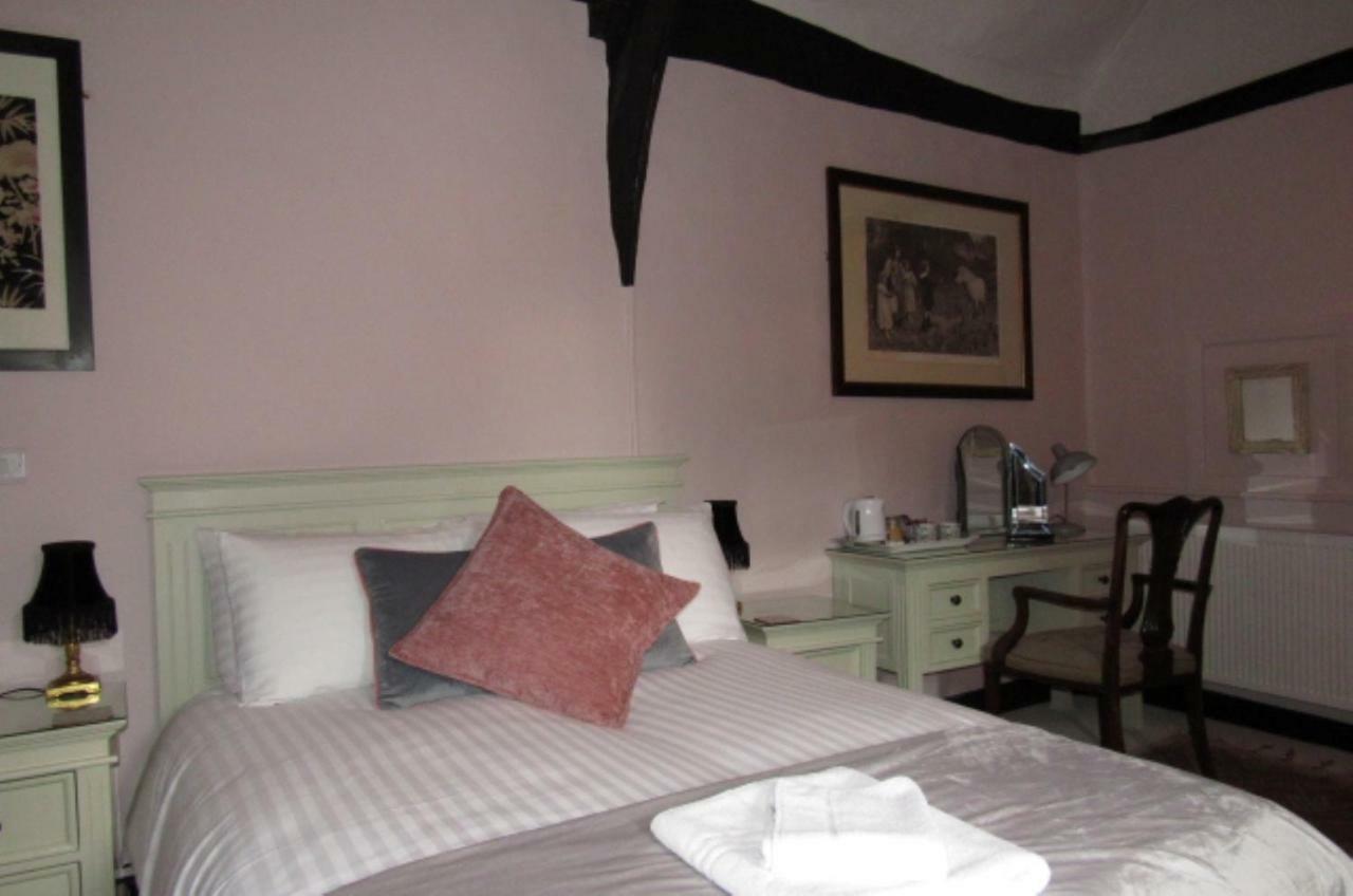 The Old Vicarage Hotel & Restaurant Bridgwater Exterior foto A bedroom at the hotel